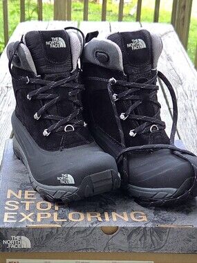 The North Face Chilkat II Boots Men's 10.5 Black Gray Waterproof 200g NIB